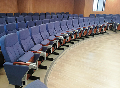 禮堂椅首先要保證您在看電影時(shí)有良好的視線(xiàn)